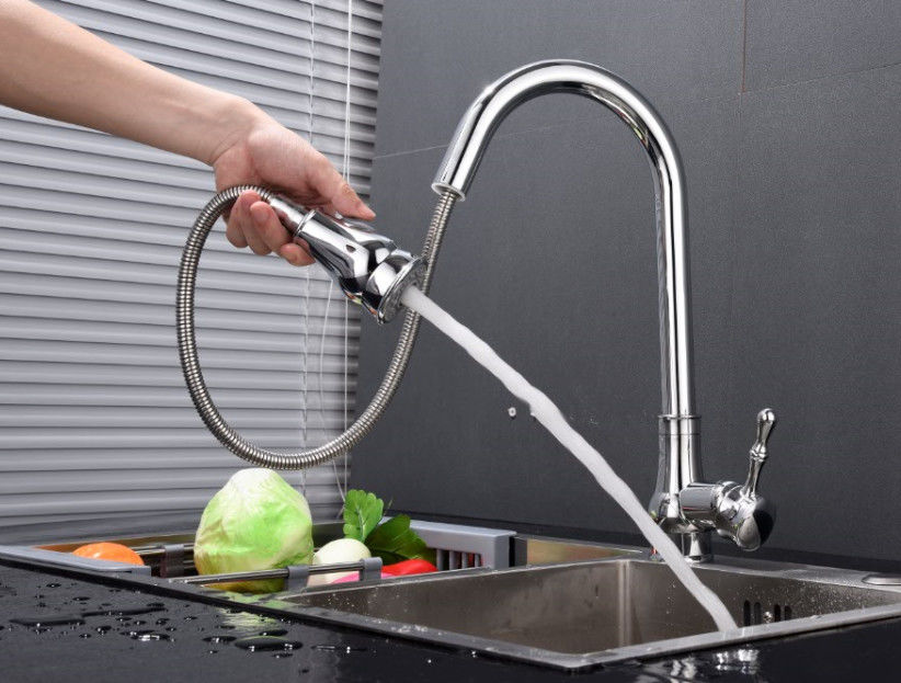 304SUS 360 Degree Flexible  Retractable Sink Faucet With Sprayer