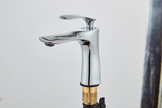 Chrome Plated Single Hole Silver Wash Basin Faucet